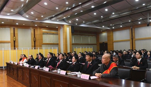 薪火相传 接续奋斗——玉林市中级人民法院举行荣退迎新干部大会