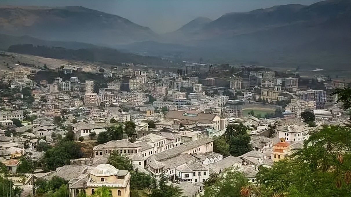 新中国第一部宪法，为何在建国五年后才问世？斯大林也提供了提议