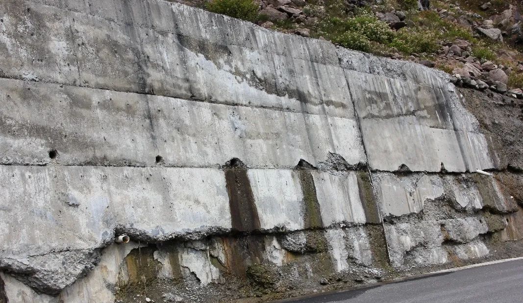 天堑变通途——公路铁路上的地质灾害与防治