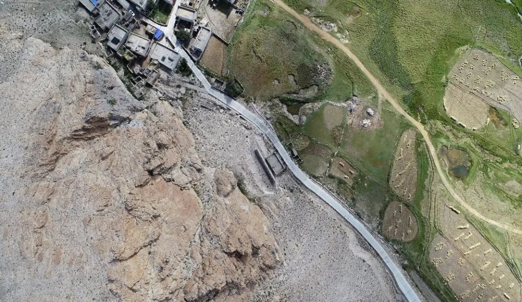 天堑变通途——公路铁路上的地质灾害与防治