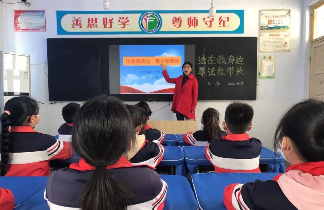 法在我身边，尊法我带头——东风小学法制教育宣传周活动纪实