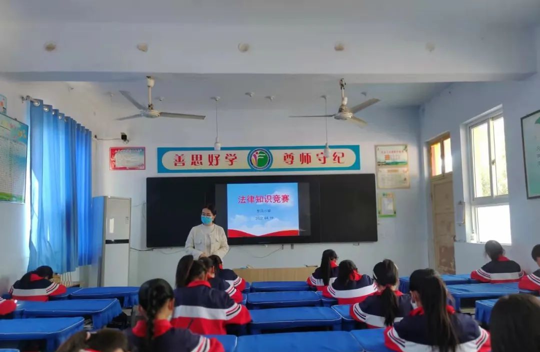 法在我身边，尊法我带头——东风小学法制教育宣传周活动纪实