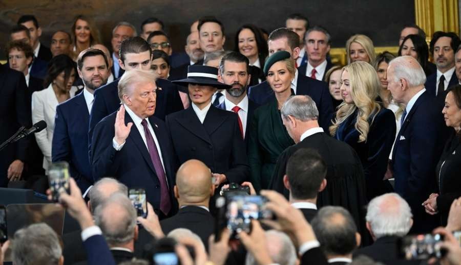 特朗普刚上任就挑战宪法？狂签200到行政令，遭美国22州集体起诉