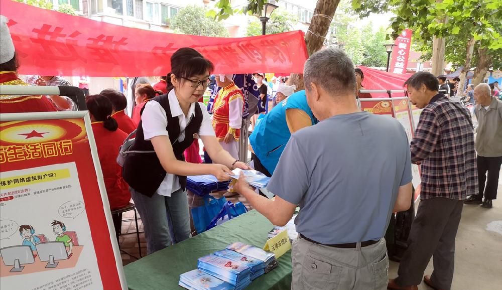 陕西省司法厅普法与依法治理处在莲湖区西仪社区开展“民法典进社区 同参与惠民生”主题党日活动 - 宋马