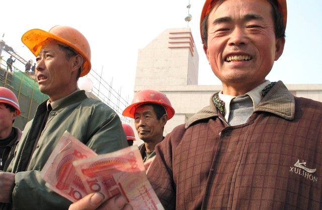 农民工被拖欠工资，怎么办？多种途径投诉用人单位发工资！