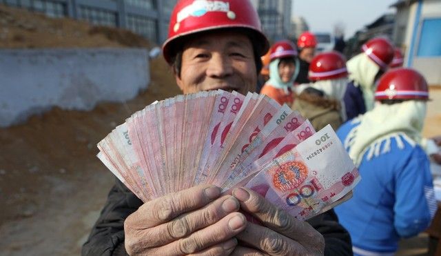 农民工被拖欠工资，怎么办？多种途径投诉用人单位发工资！