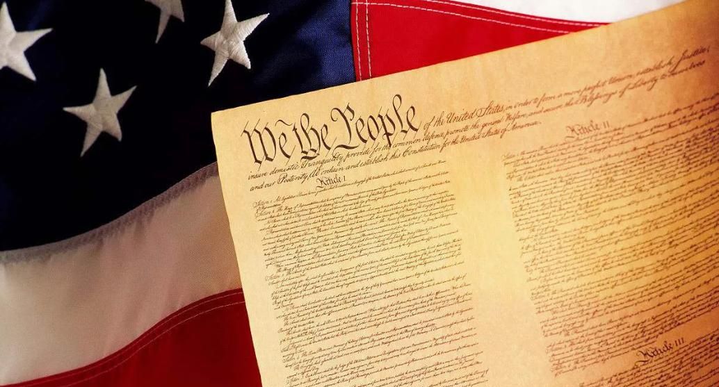 对国家宪法“开炮”，动摇美国国本，特朗普无底线地“杀疯了”？