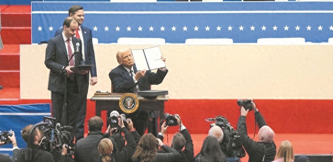 特朗普刚上任就挑战宪法？狂签200到行政令，遭美国22州集体起诉 - 宋马
