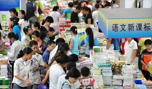 学生要到指定书店买书，实则是失德老师在挑战义务教育的政策底线