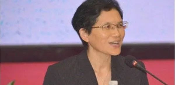 2022-01-30易真武因偷拍百亿资产副院长张家慧 竟被羁押三年多
