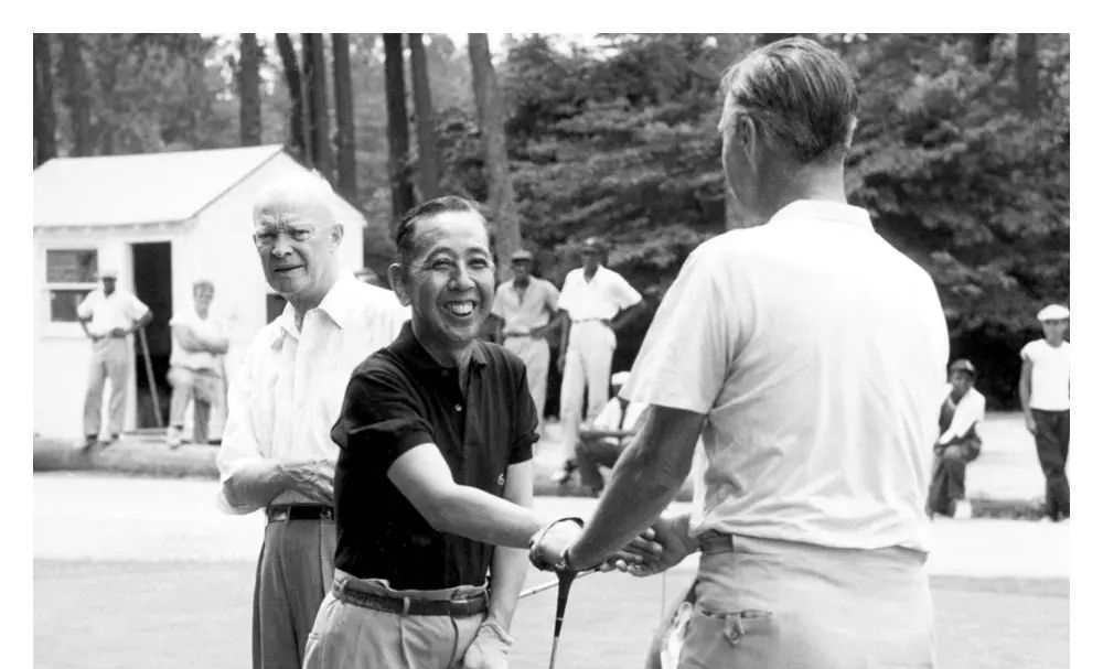 日本《和平宪法》9：继承了岸信介政治遗传基因的安倍晋三，秉承外公遗志，全力推动日本修改《和平宪法》