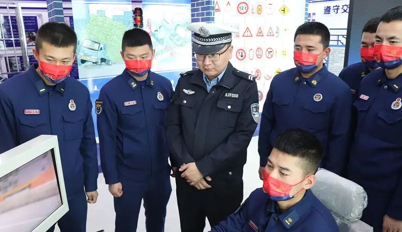 让“安全力”为“战斗力”保驾护航——瓜州大队走进道路交通安全警示教育基地参观体验