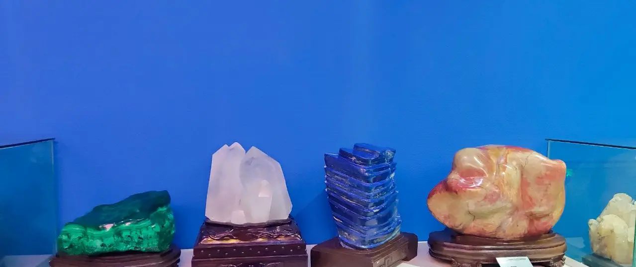 江西应用技术职业学院，地质博物馆岩石照片