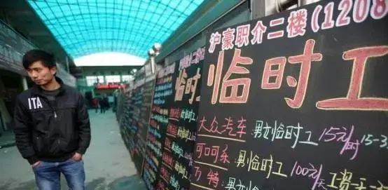 临时工需要缴纳社保吗?同岗不同权现状下的农民工权益如何保障！