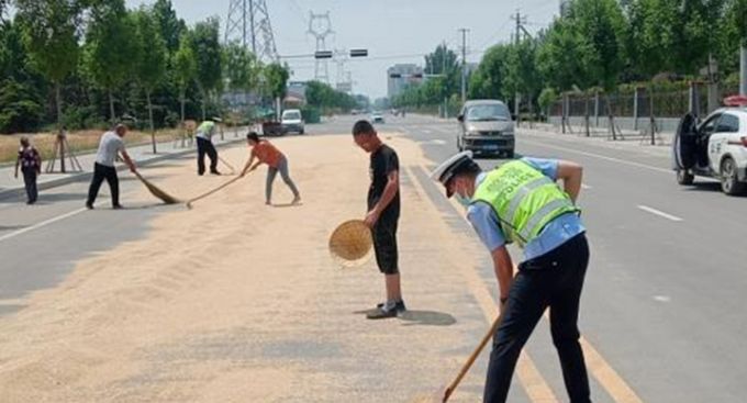 公路晒粮危害多，背后的安全隐患你真的知道吗?