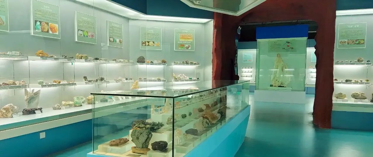 江西应用技术职业学院，地质博物馆岩石照片