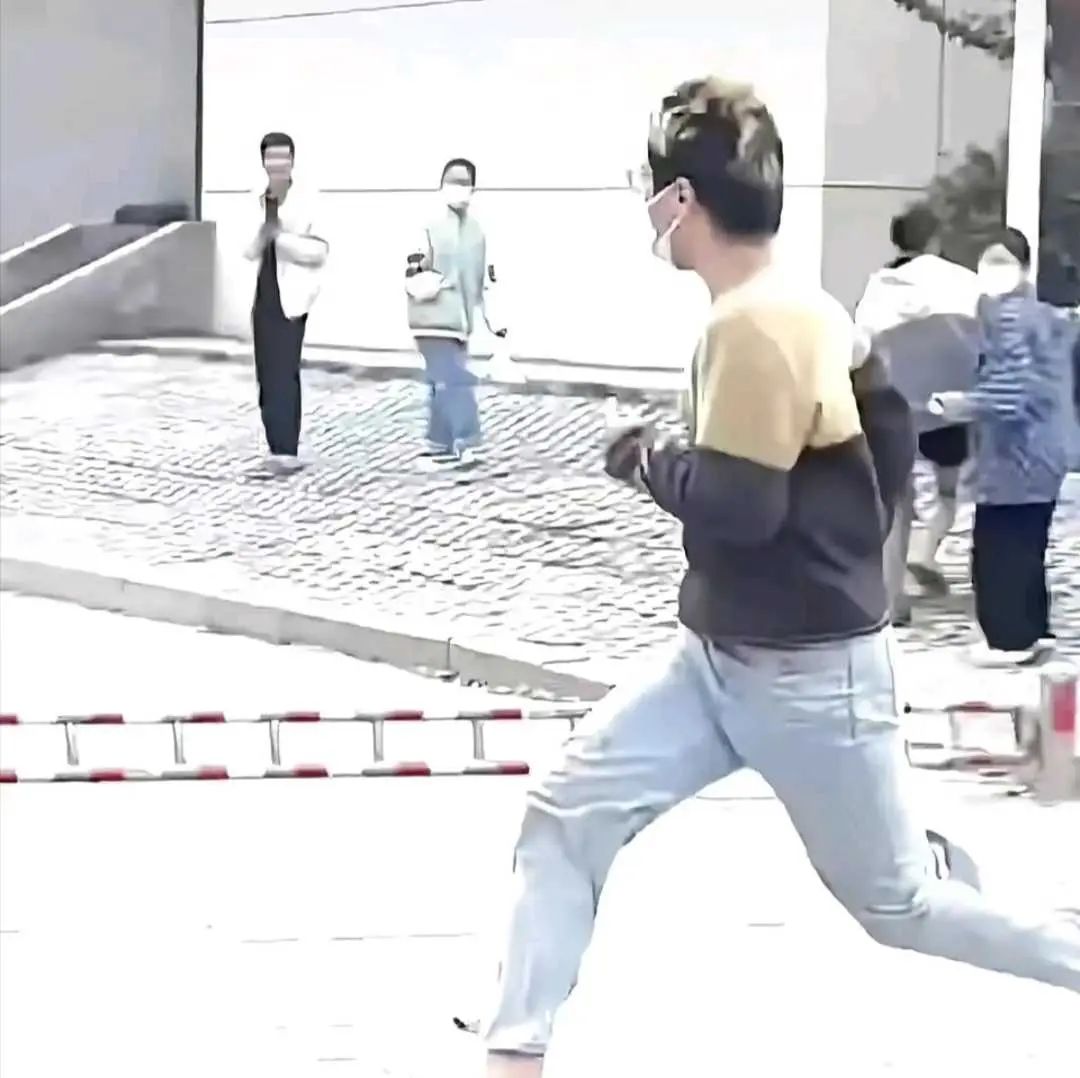 山东服装职业学院事件：为爱冲锋的战士绝不会输
