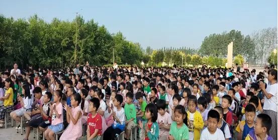 弘扬法制精神 平安愉快度假                                      --芝麻洼实验学校暑假法制安全报告会纪实