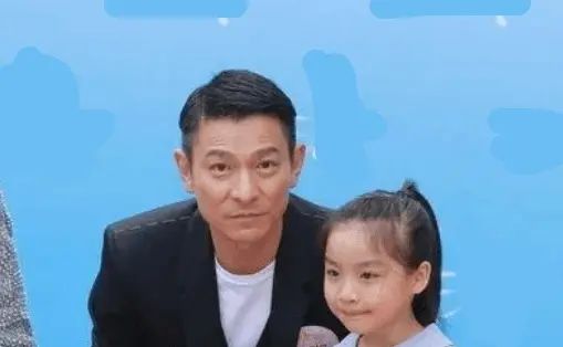刘德华带着女儿写作业，失控责骂闺女！聪明的家长从不教孩子写作业 - 宋马