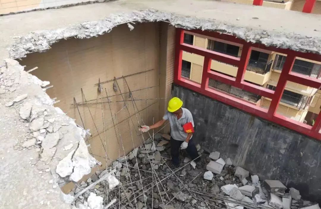 前任业主留下的违法建筑，为何要现任业主来整改？