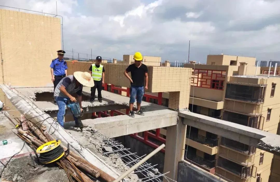 前任业主留下的违法建筑，为何要现任业主来整改？