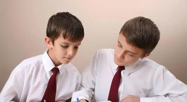 学生不写作业，老师一直罚站孩子，孩子直接厌学。谁对谁错？ - 宋马