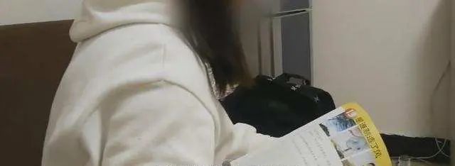 年轻妈妈陪孩子写作业被气哭，网友：辅导过孩子写作业的都懂