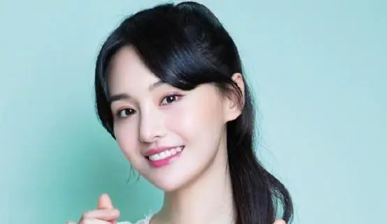 郑爽第二次庭审大反转！张恒上百次扬言打死她，粉丝大闹网络直播
