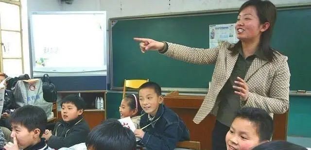 学生不写作业，老师一直罚站孩子，孩子直接厌学。谁对谁错？