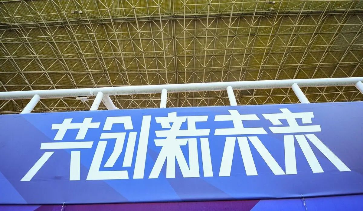 中超裁判，绝了！啼笑皆非的判罚，扼杀痛苦中煎熬的中国足球