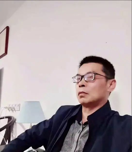 许敏的哥哥辟谣“不想公开庭审”的说法，发文中还隐含重要信息 - 宋马