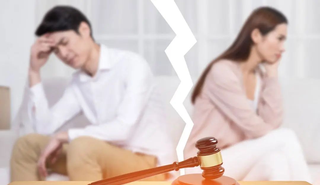 北京离婚律师：二胎母亲未离婚与00后男友同居生子，法院这样判