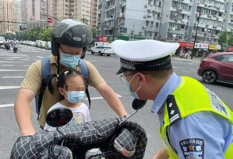 骑电瓶车未戴头盔被行政拘留？复议机关认定处罚程序违法