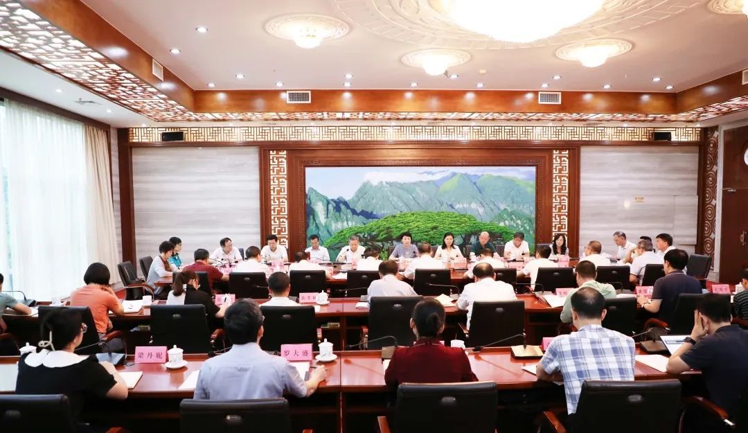 范晓莉主持召开“一法一条例”执法检查组第一次会议暨自治区汇报会