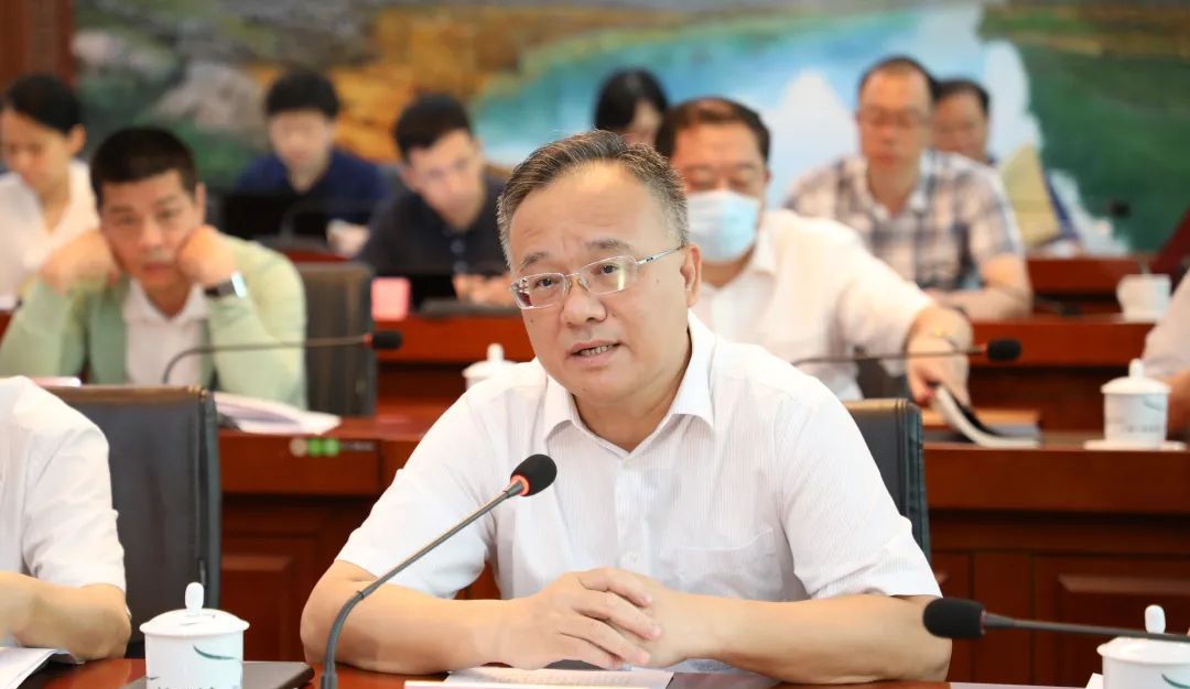 范晓莉主持召开“一法一条例”执法检查组第一次会议暨自治区汇报会