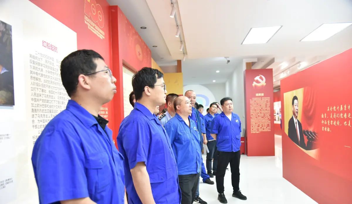 凝心铸魂强根基 团结奋进新征程——一机集团三分公司参观中国共产党历次党内聚焦教育展