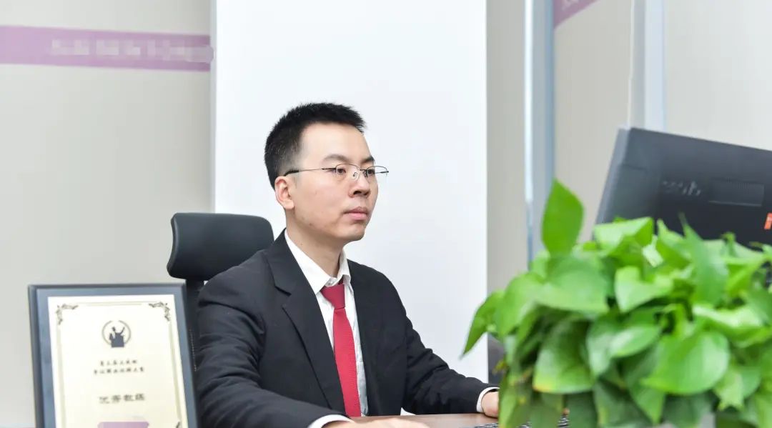 何帆律师：毅然辞去法官公职，追求更热爱、更具有挑战性的律师行业！