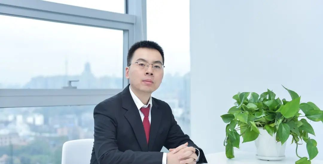 何帆律师：毅然辞去法官公职，追求更热爱、更具有挑战性的律师行业！