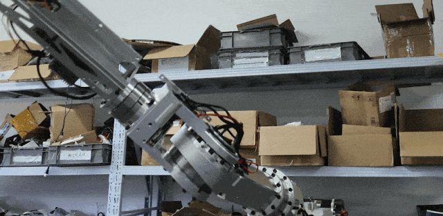 人形机器人进厂“实习”:科技狂欢还是资本噱头?