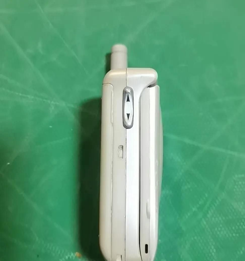 三星SGH-A288：双屏时代的开创者与千禧年移动通讯的里程碑！