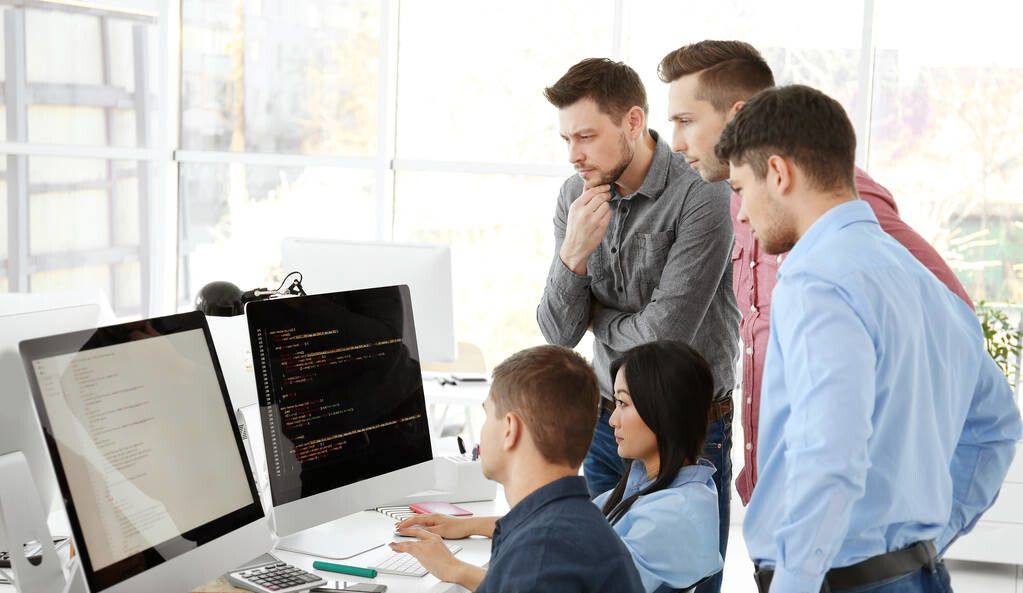 非计算机专业的本科生要想学习计算机技术，选择哪个方向更好就业