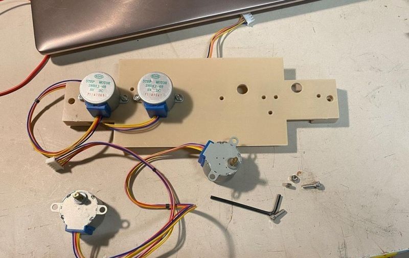 用 Arduino 步进电机驱动的机械木条时钟