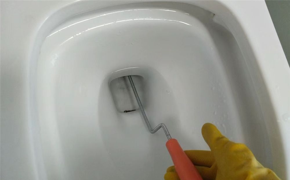 马桶堵了不要重金找人通，有这5个小妙招，自己在家就能解决