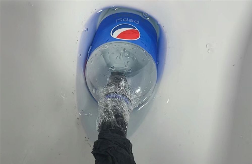 马桶堵了不要重金找人通，有这5个小妙招，自己在家就能解决