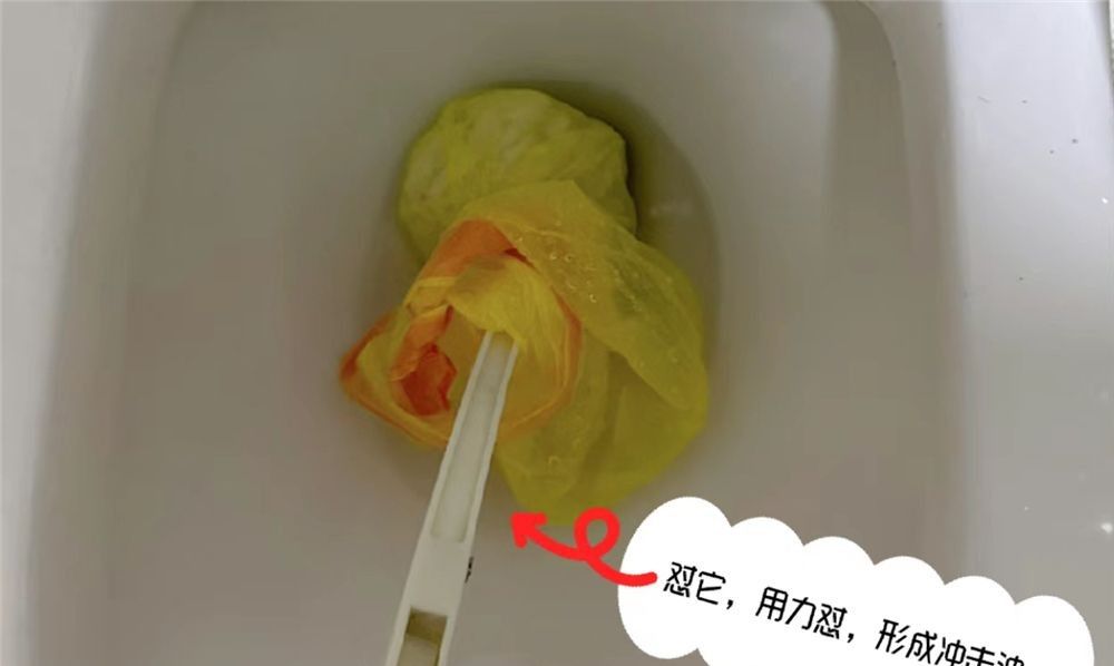 马桶堵了不要重金找人通，有这5个小妙招，自己在家就能解决