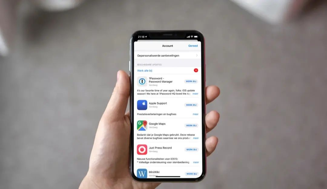 如何在 iPhone 和 iPad 上自动更新应用程序？