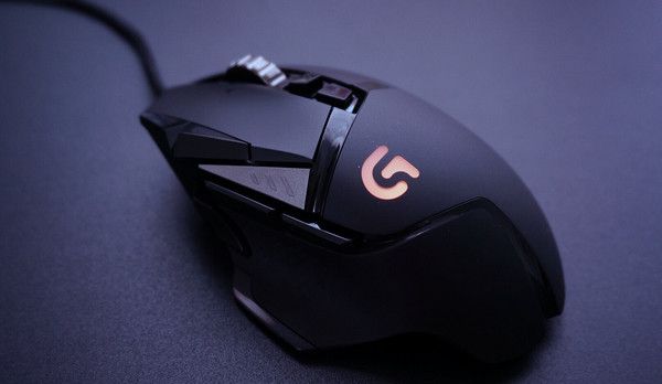跑马灯进化版——罗技 G502 RGB 自适应游戏鼠标 开箱及评测