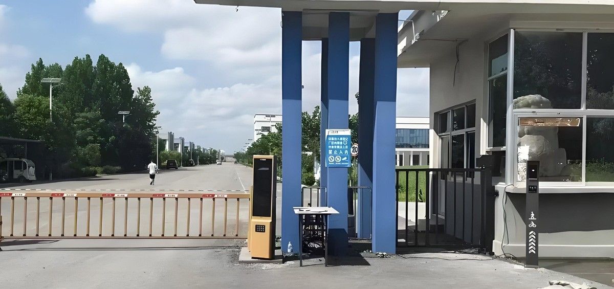 小区安装一套停车场进出收费系统需要哪些设备？