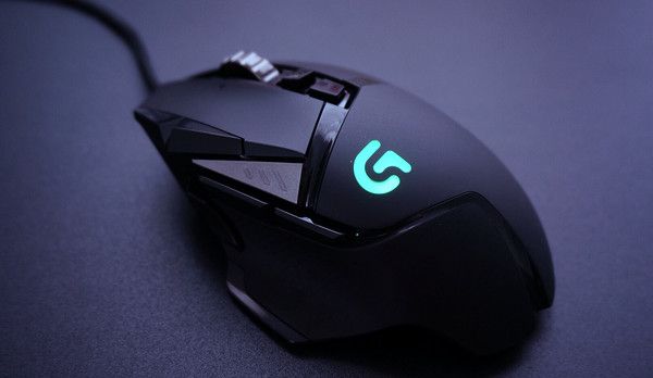 跑马灯进化版——罗技 G502 RGB 自适应游戏鼠标 开箱及评测
