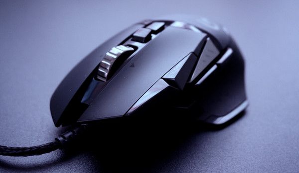 跑马灯进化版——罗技 G502 RGB 自适应游戏鼠标 开箱及评测